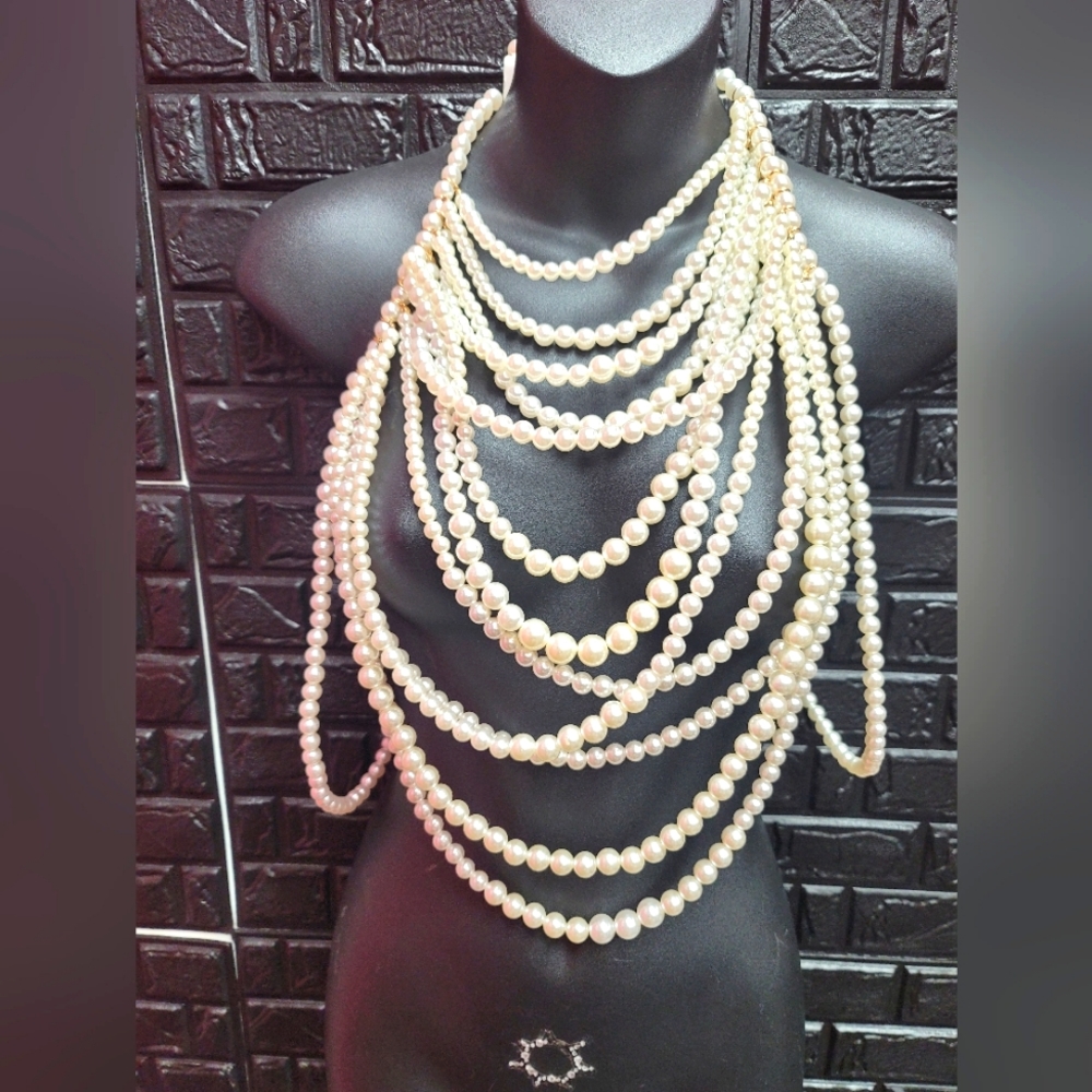 Fashionista Pearl Necklace